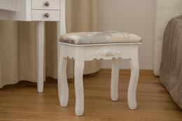Biely vintage taburet 38 x 28 x 45 cm