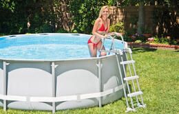 Rebrík do bazéna s protišmykovými schodmi INTEX 28075 (91–107 cm)