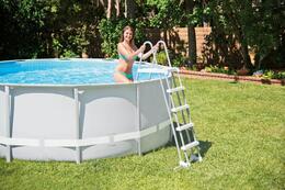 Rebrík do bazéna s protišmykovými schodmi INTEX - 132 cm
