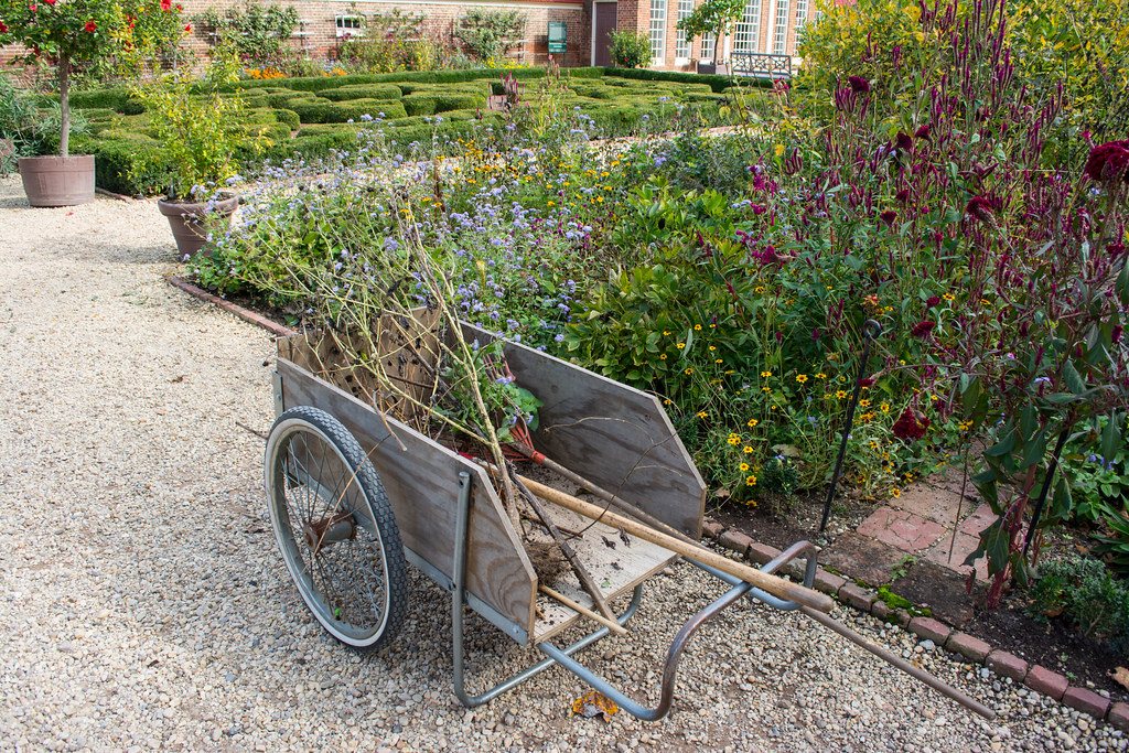 Wheelbarrow 100 l – free for pickup – 1